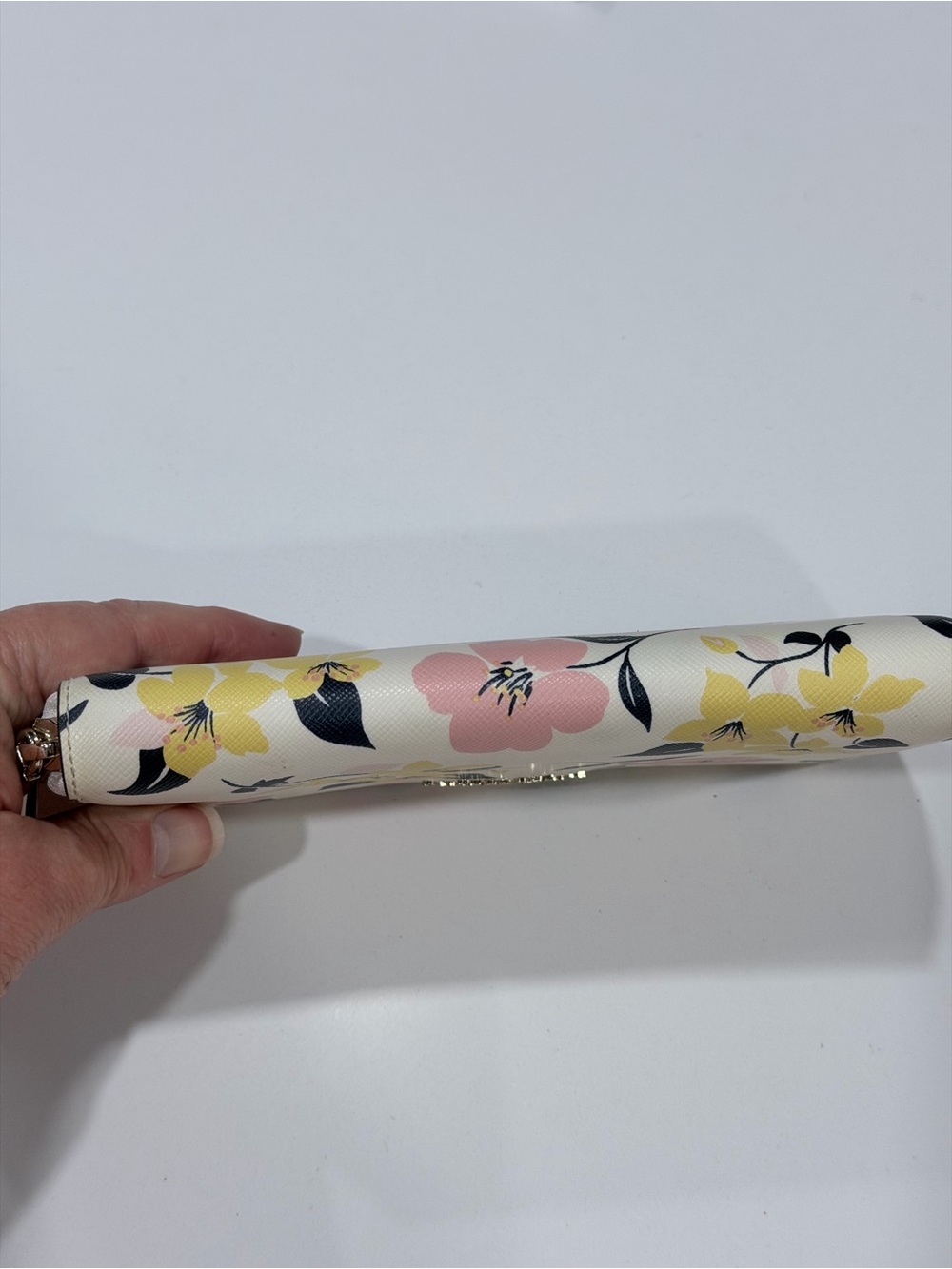 Kate Spade New York Staci Lily Blooms Large Continental Wallet. - Picture 3 of 11